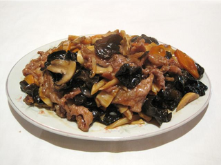 182. Свинско с китайски гъби и бамбук