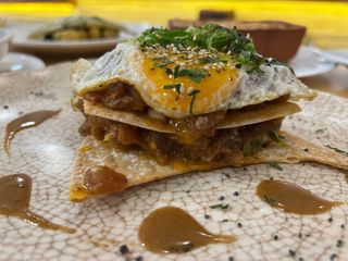 Tataki De Atún Con Crema De Cacahuete