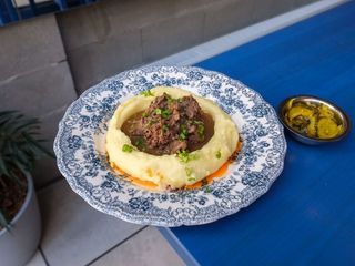 Мʼясо по бургундські з картопляним пюре