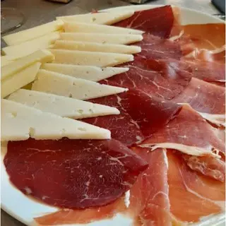 Embutidos Y Quesos