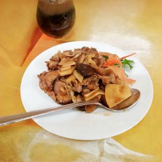 Pato Con Bambú Y Setas Chinas