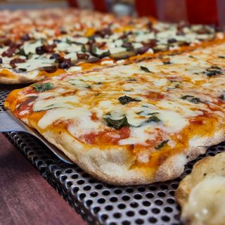 Pizza Margherita (Media)