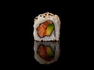 Uramaki salmone avocado