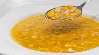 Sopa de maíz con pollo