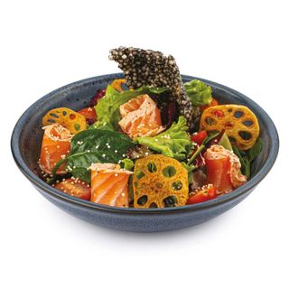 33.Sałata z łososiem tataki(220g)