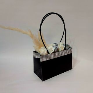 cod 403 Cutie poseta neagra stras argintiu, flori sapun alb argintiu