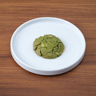 Матча бисквитка с бял шоколад