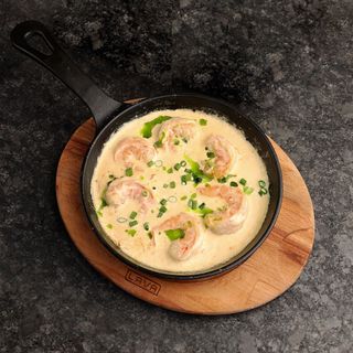 კრევეტები ნაღების სოუსში