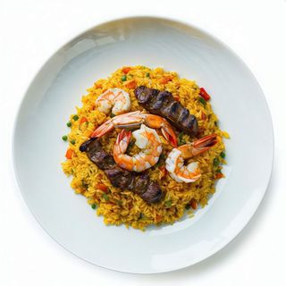 Arroz con pollo, ternera y langostinos