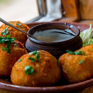 Bomba de Patata rellena de carne molida