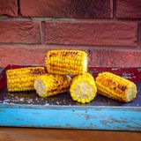 Грилована царевица с билково масло 