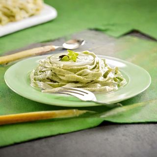 Талиателе със спанак, синьо сирене и сметана