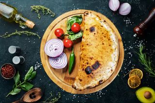 Пица Калцоне (затворена - 440г)