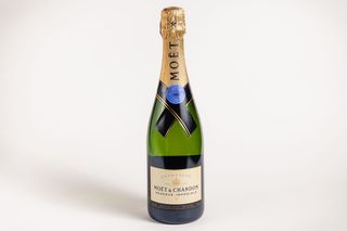 Moet & chandon €100