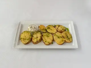 Medallones de patata a la brasa con alioli