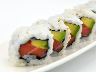 Salmone Avocado Roll