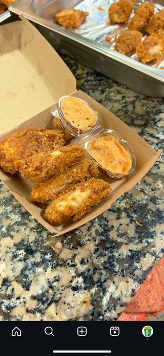 Box chicken wings: 3 pcs