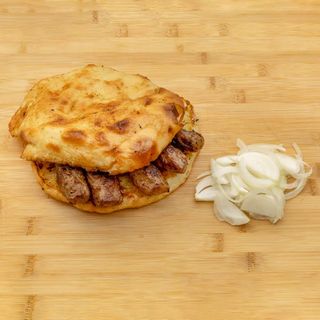 Ćevapi u somunu i luk