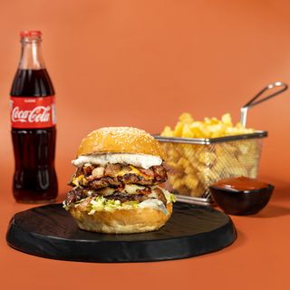 ბურგერი ტრუფელის სოუსით კომბო/Burger with truffle sauce combo
