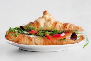Croissant z łososiem