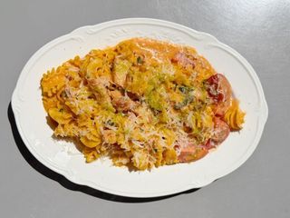 Паста з куркою та беконом (360g)