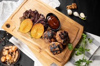 Домашни кюфтета + гарнитура (350г)