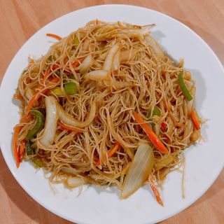 37. Fideos De Arroz Con Verduras Variadas
