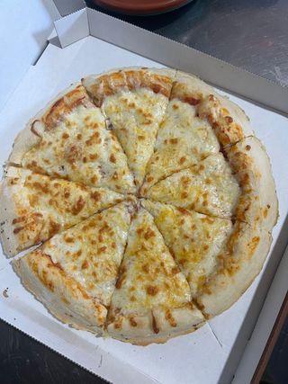 Pizza 4 Queijos (Grande)