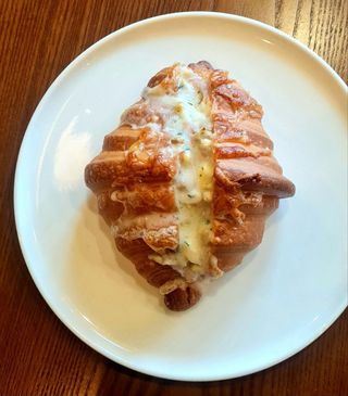 Круасан запечений'' 7 сирів''