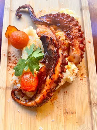 Pulpo A La Brasa