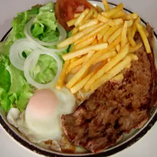 Bistec, Patatas, Huevos y Ensalada