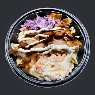 Малка паста със сметанов сос с дюнер отгоре