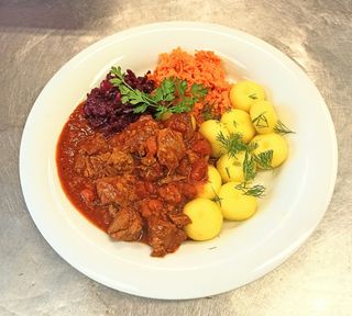 Gulasz wieprzowy+kluski śląskie