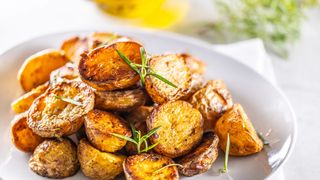 Patate al forno al profumo di rosmarino