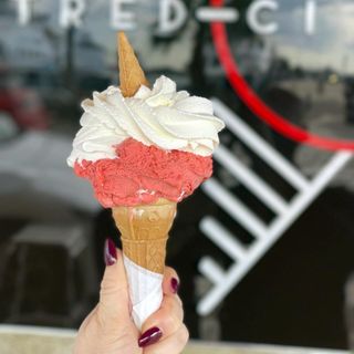 Cono cialda con gelato