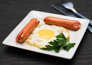 Яичница с сосисками