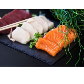 Sashimi variado (12 cortes)