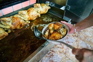 Pollo A L'Ast Con Patatas Y Alitas De Pollo (6 Uds.)