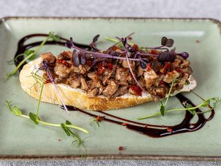 Брускета з ростбіфом (100г)