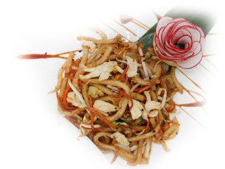 32 C Yaki udon con pollo