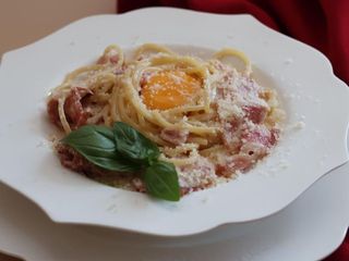 Спагеті Карбонара у вершково-винному соусі