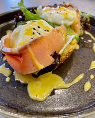 Яйцо "Бенедикт" с сёмгой