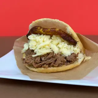 AREPA MECHADA ESPECIAL