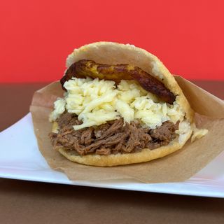 AREPA MECHADA ESPECIAL