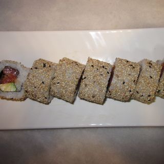 68-Uramaki Atún, Aguacate Y Sésamo (8 Pzs.)