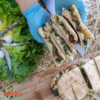 Panuozzo scarola metà