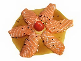 152.Salmón Con Salsa Ponzu Y Sésamo (9 Uds.)
