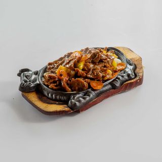 Vita cu legume pe placa incinsa