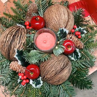 Centrotavola bellissima per cosa di naturale di Natale