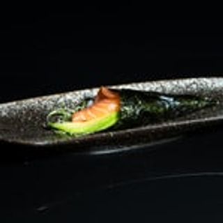 255 Temaki sake avocado